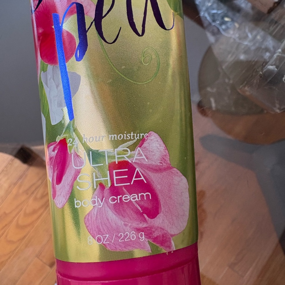 NWOT Bath & Body Works Sweet Pea Floral Cream - Picture 2 of 3